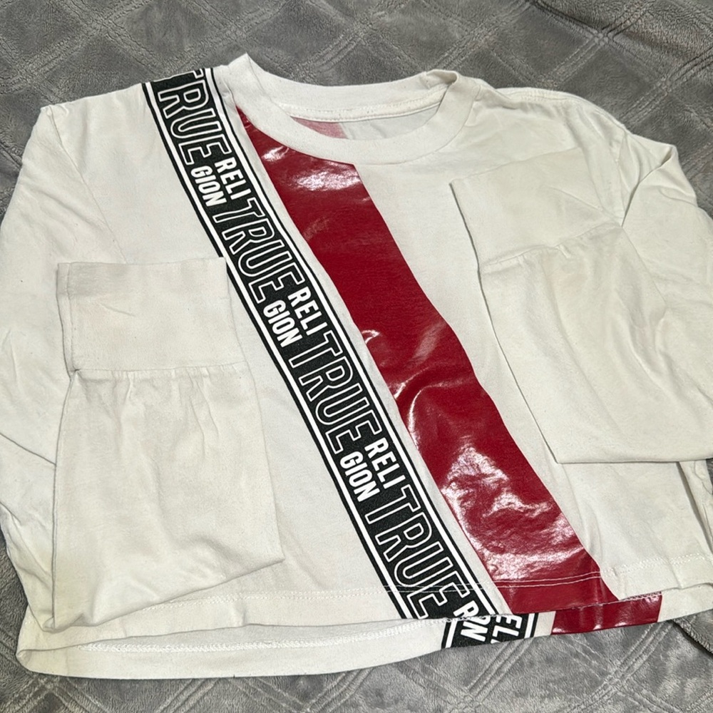 Only wore it 4x; No holes or stain; looks really cute in person.